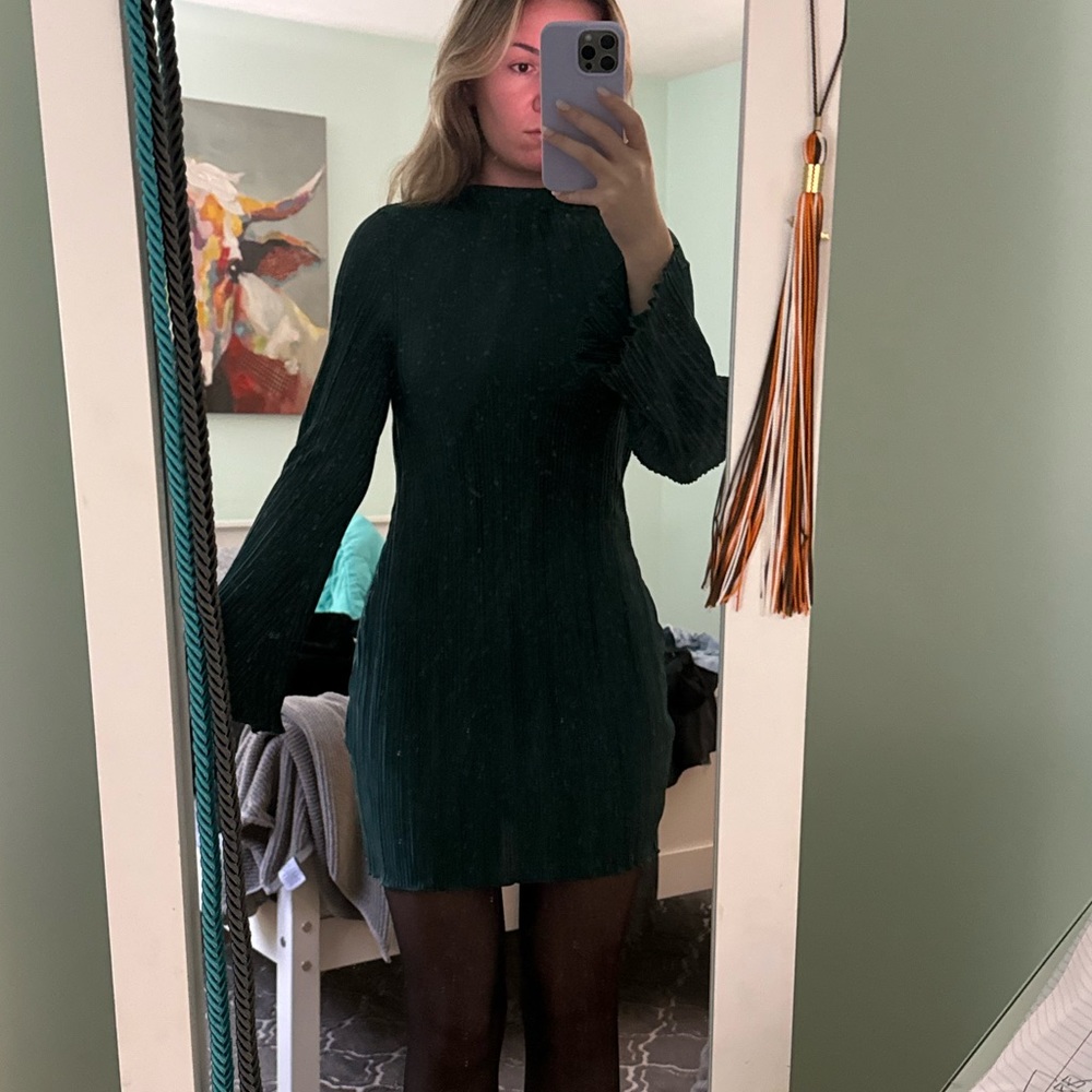 Green long sleeve dress